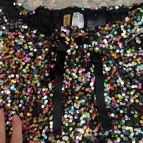 Fabulous Drawstring Never Worn Sequin Track Shorts - Medium - Picture 5 of 5